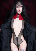 Elegantly tempting gothic vampire 